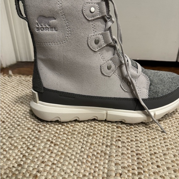 Sorel Light Gray Explorer Boots! Never Worn! - Picture 2 of 9